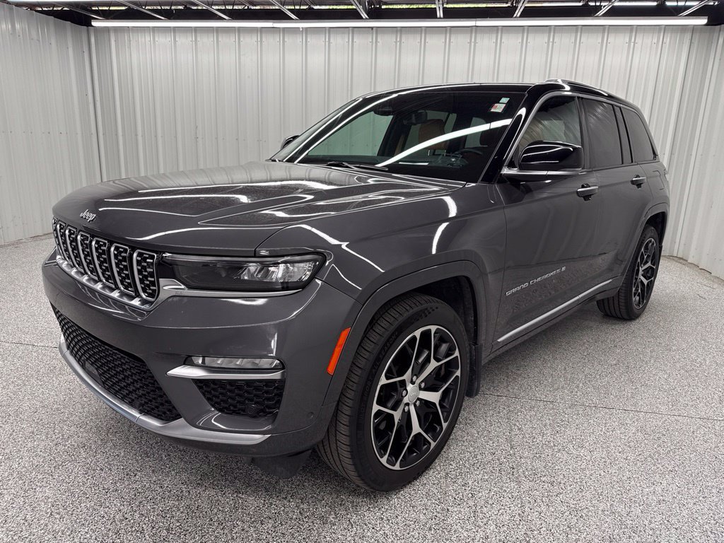 Used 2022 Jeep Grand Cherokee Summit AWD/4WD image 3