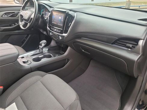 Used 2023 Chevrolet Traverse LT image 11