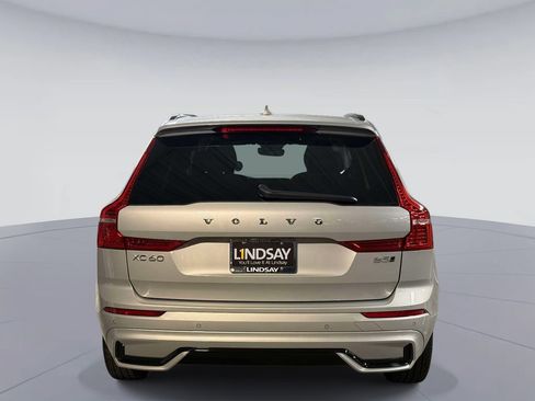 Used 2025 Volvo XC60 B5 Plus AWD/4WD image 11