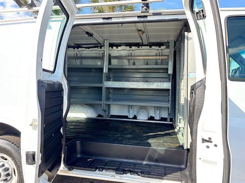 Used 2017 GMC Savana 2500 RWD image 21