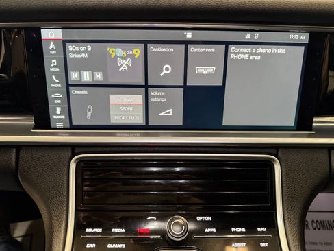 Used 2018 Porsche Panamera 4 image 24