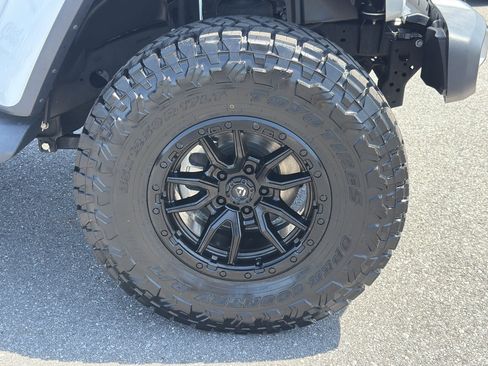 Used 2020 Jeep Wrangler Unlimited Sahara AWD/4WD image 34