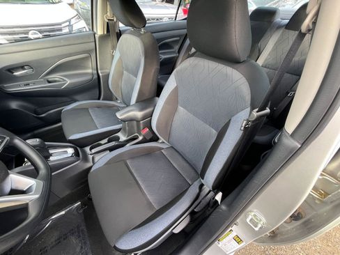 Used 2025 Nissan Versa SV image 36