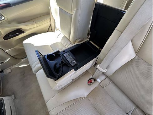 Used 2013 Lexus LX 570 4WD w/ Luxury Pkg image 18