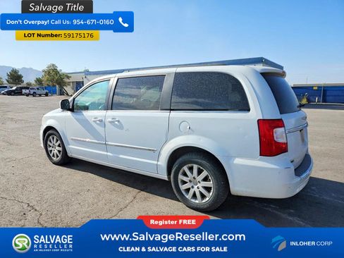 Used 2016 Chrysler Town & Country Touring FWD image 3