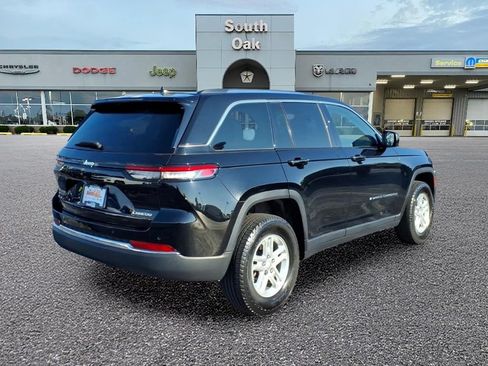 Certified 2023 Jeep Grand Cherokee Laredo AWD/4WD image 3