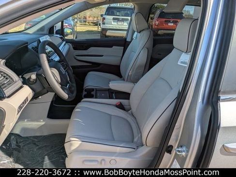 New 2026 Honda Odyssey Touring image 10