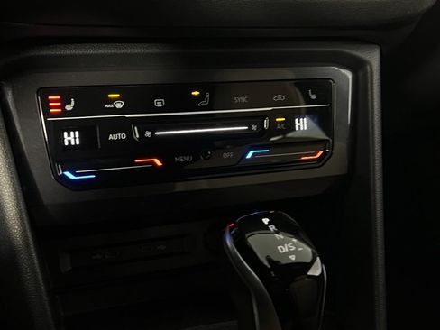 Used 2023 Volkswagen Tiguan SE image 22