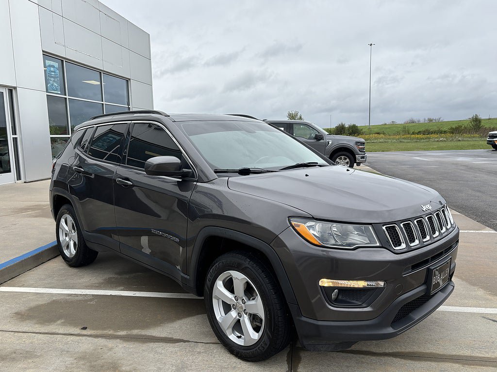 Used 2021 Jeep Compass Latitude w/ Sun and Sound Group AWD/4WD image 7
