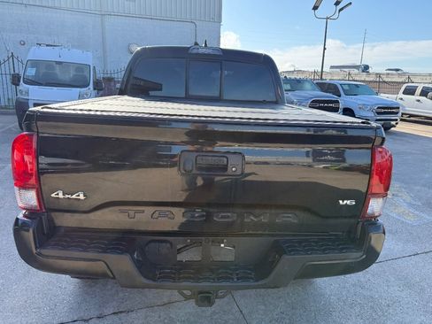 Used 2018 Toyota Tacoma SR AWD/4WD image 5
