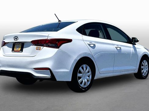 Used 2022 Hyundai Accent SE w/ Cargo Package FWD image 2