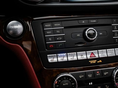 Used 2017 Mercedes-Benz SL 550 image 69