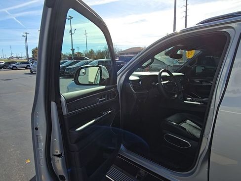 Used 2022 Jeep Wagoneer Series III w/ Premium Group I image 14