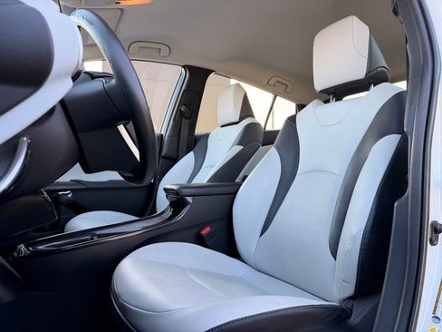 Used 2017 Toyota Prius Four image 25