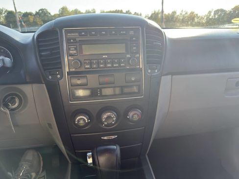 Used 2008 Kia Sorento 2WD image 11