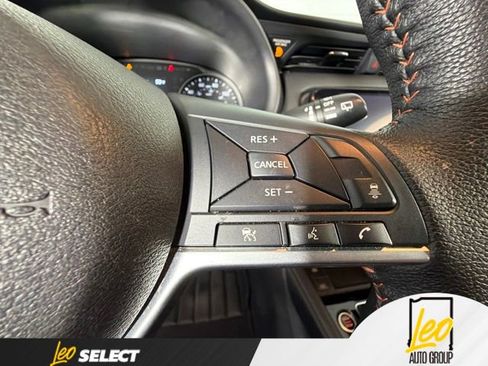 Used 2023 Nissan Kicks SR w/ SR Premium Package FWD image 17