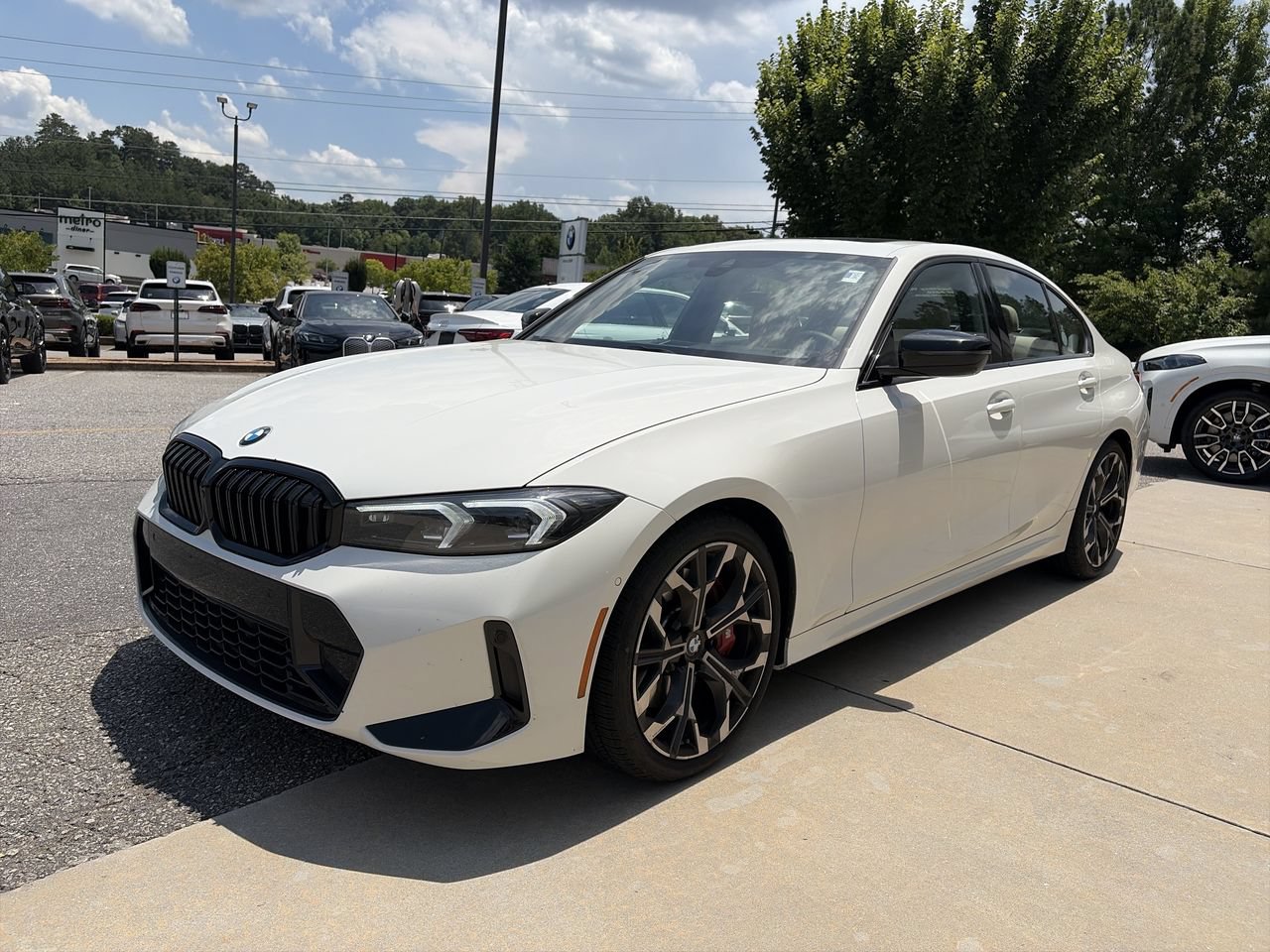 Used 2026 BMW 330i Sedan w/ M Sport Package RWD image 4
