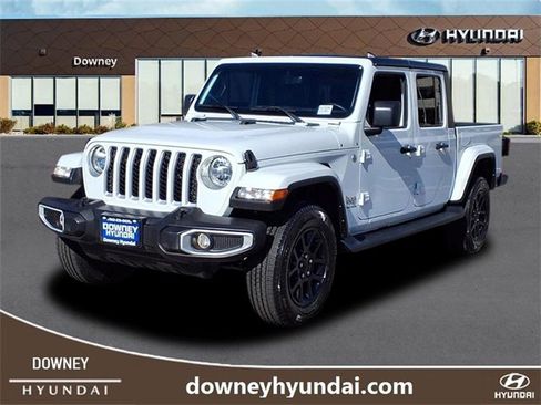 Used 2023 Jeep Gladiator Overland image 1