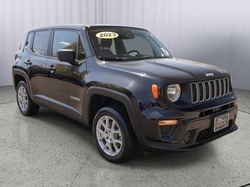Used 2023 Jeep Renegade Latitude AWD/4WD image 1