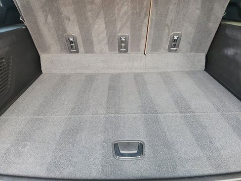 Used 2023 Chevrolet Suburban High Country image 34