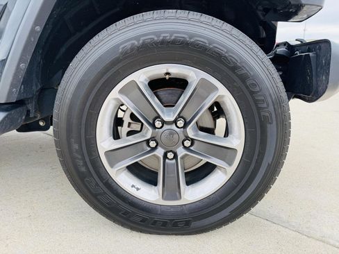 Used 2020 Jeep Wrangler Unlimited Sahara w/ Uconnect 4C Nav & Sound Group AWD/4WD image 33