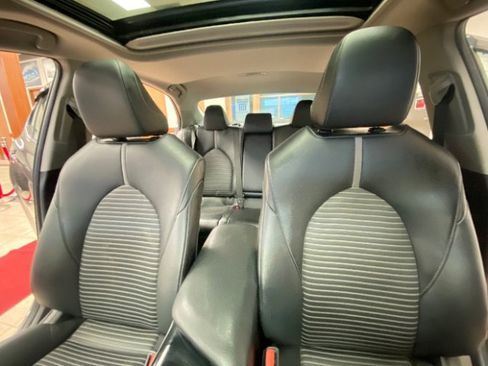 Used 2020 Toyota Camry SE w/ Sunroof Package image 23