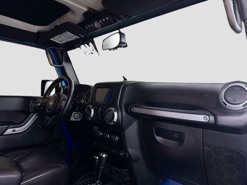 Used 2015 Jeep Wrangler Unlimited Rubicon w/ Connectivity Group image 30