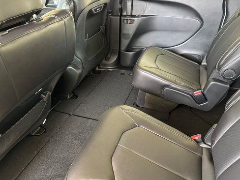 New 2026 Chrysler Pacifica Select FWD image 9