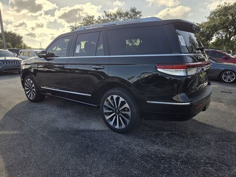 Used 2024 Lincoln Navigator Reserve AWD/4WD image 5
