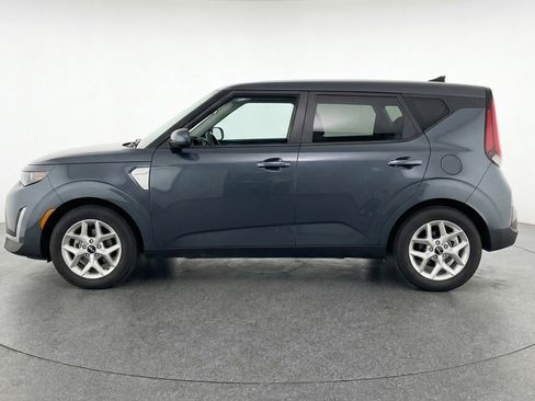 Used 2025 Kia Soul LX w/ LX Technology Package FWD image 5