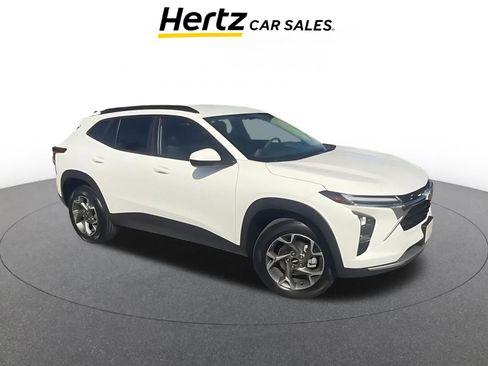 Used 2025 Chevrolet Trax LT image 1