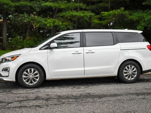 Used 2020 Kia Sedona LX FWD image 4