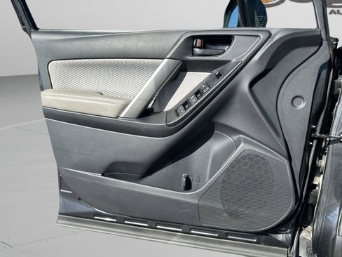 Used 2018 Subaru Forester 2.5i Premium w/ All-Weather Package image 16