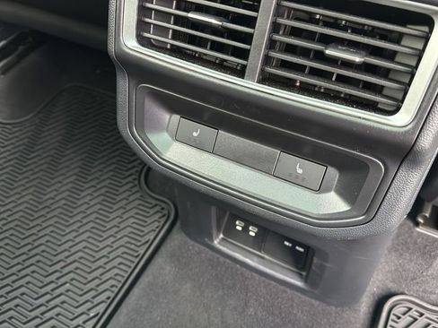 Used 2025 Volkswagen Atlas Cross Sport SEL R-Line AWD/4WD image 18