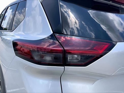Used 2024 Nissan Rogue S FWD image 28
