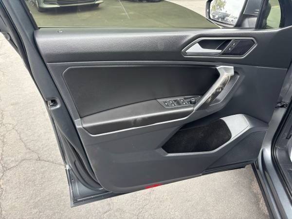 Used 2021 Volkswagen Tiguan SE FWD image 9