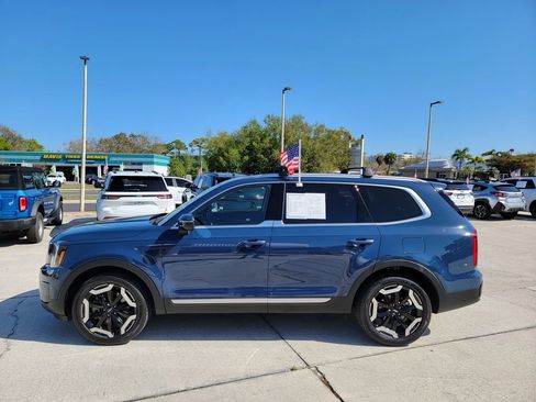 Used 2024 Kia Telluride S image 2