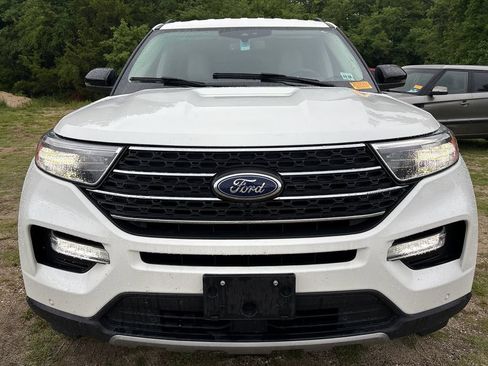 Used 2023 Ford Explorer XLT w/ Equipment Group 202A AWD/4WD image 2