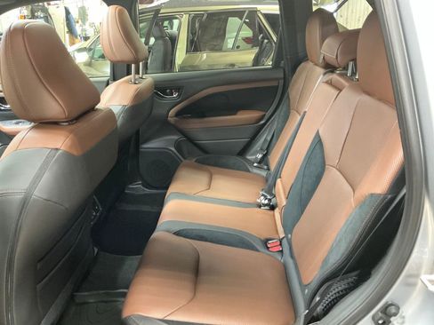 Used 2025 Subaru Forester Touring image 28