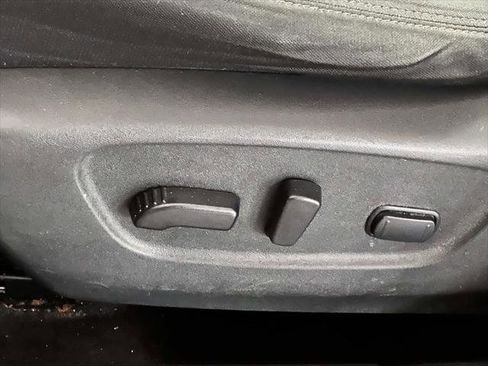 Used 2017 Nissan Rogue SV w/ SV Family Package AWD/4WD image 12