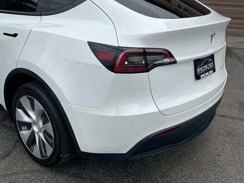 Used 2022 Tesla Model Y Long Range AWD/4WD image 14