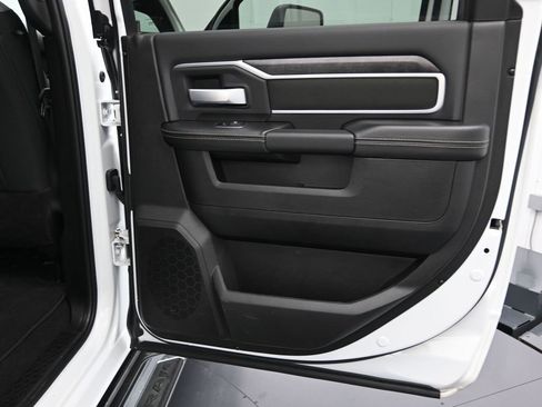 Used 2024 RAM 3500 Big Horn image 36