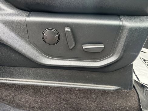 Used 2019 Ford F150 Lariat image 34