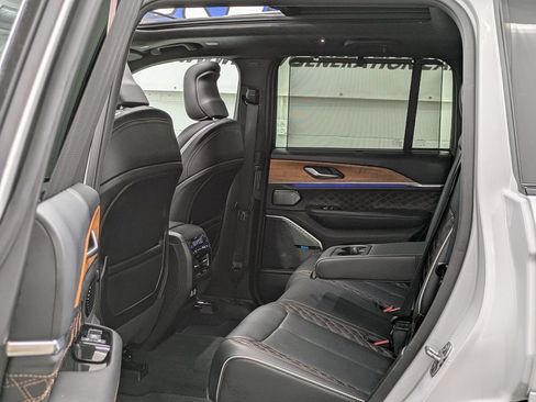 Used 2022 Jeep Grand Cherokee Summit AWD/4WD image 22