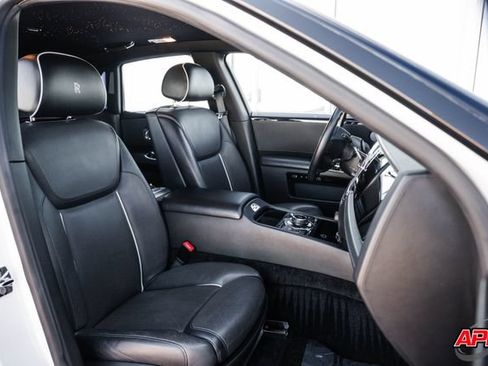Used 2017 Rolls-Royce Ghost RWD image 6