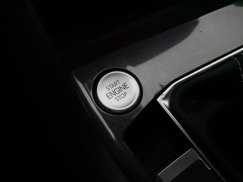 Certified 2022 Volkswagen Tiguan SE w/ Panoramic Sunroof Package image 28