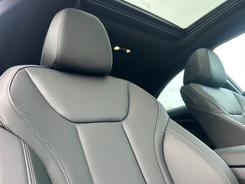 Used 2025 BMW 230i Coupe w/ Premium Package image 20