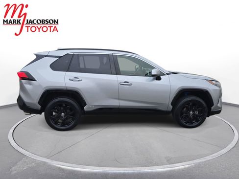 Used 2023 Toyota RAV4 SE image 7