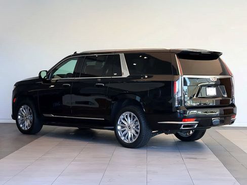 Used 2024 Cadillac Escalade ESV Premium Luxury AWD/4WD image 3