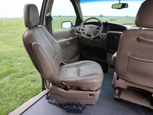 Used 2002 Ford Windstar SEL FWD image 4